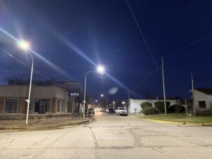 La Municipalidad colocó 12 columnas con tecnología led